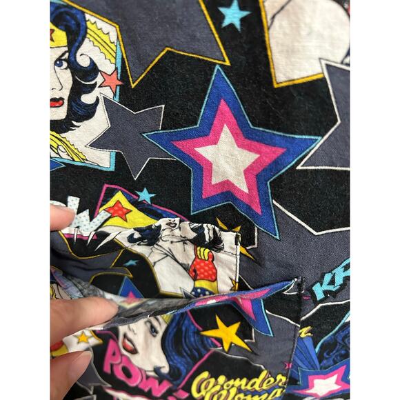 Wonder Women Scrub Top Women’s Size M - Picture 5 of 5